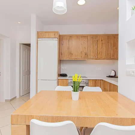 アパートホテル Overview Mykonos 4*