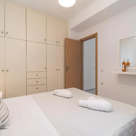 Overview Mykonos Plintri