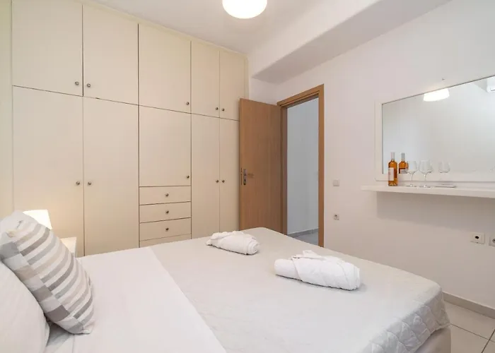 Overview Mykonos Plintri